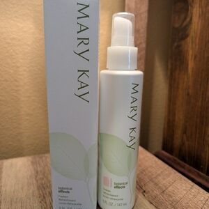 Mary Kay Botanical Effects Toner in White and Green